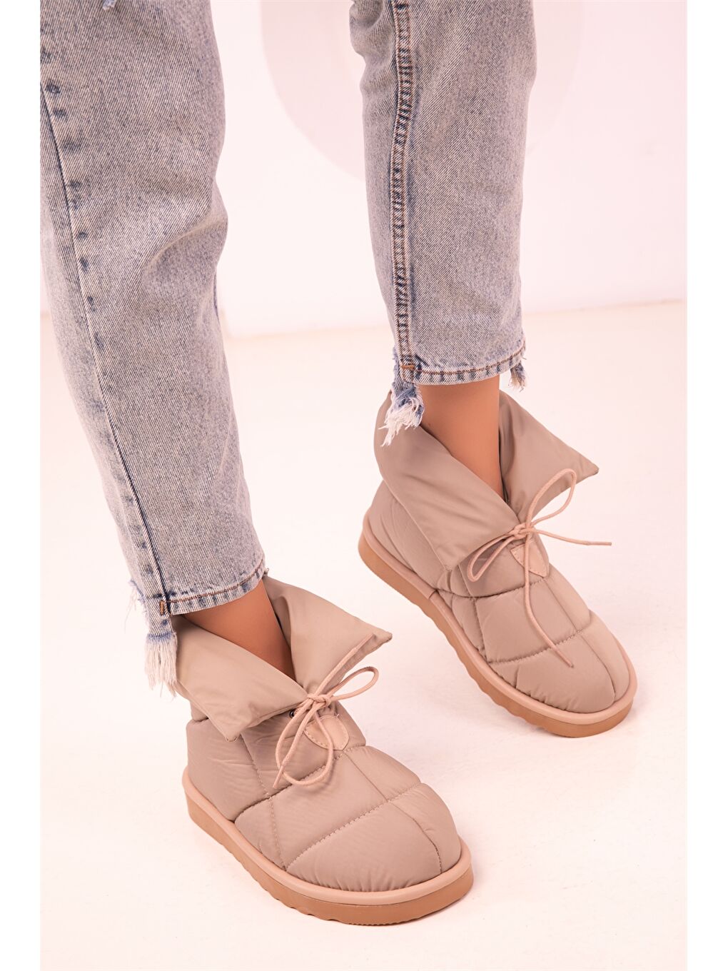 Bej Paraşüt Kumaş Kendinden Desenli Kadın Bot-2