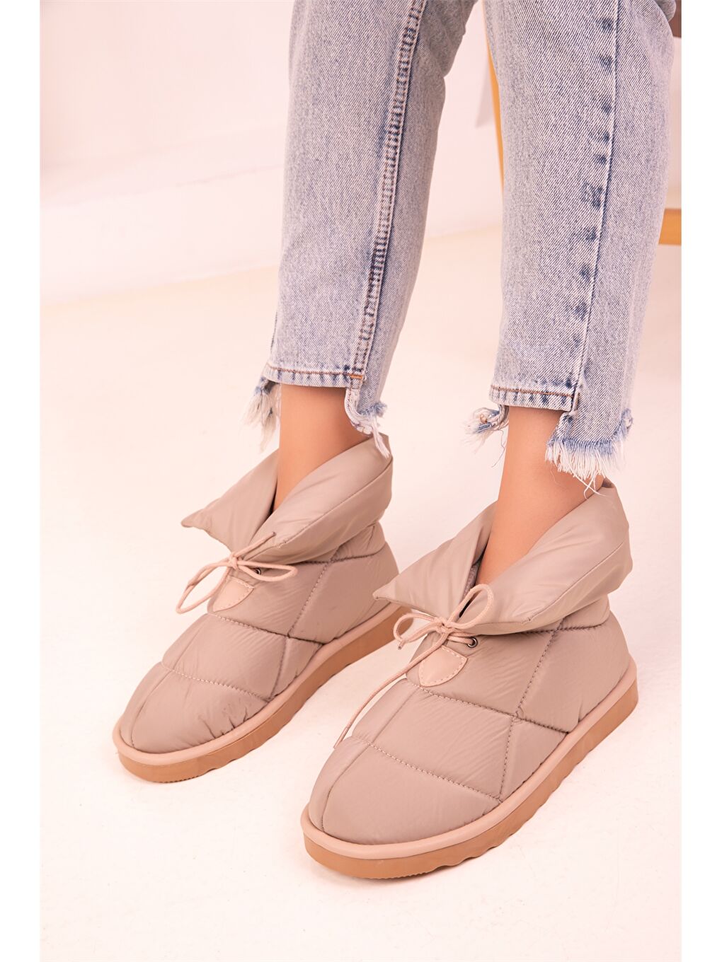 Bej Paraşüt Kumaş Kendinden Desenli Kadın Bot-3