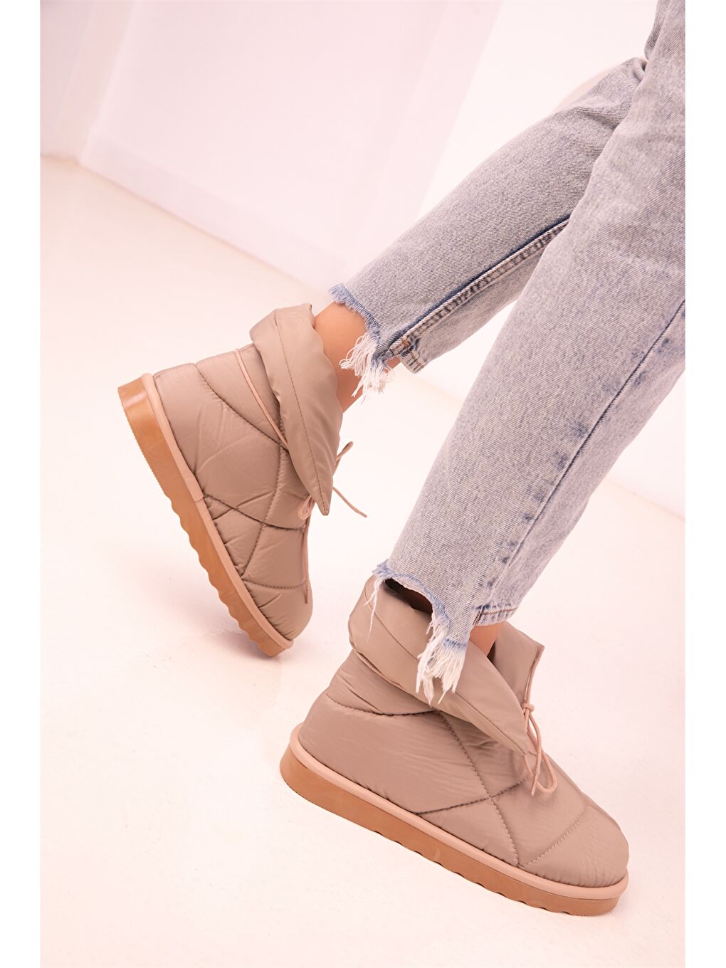 Bej Paraşüt Kumaş Kendinden Desenli Kadın Bot-4