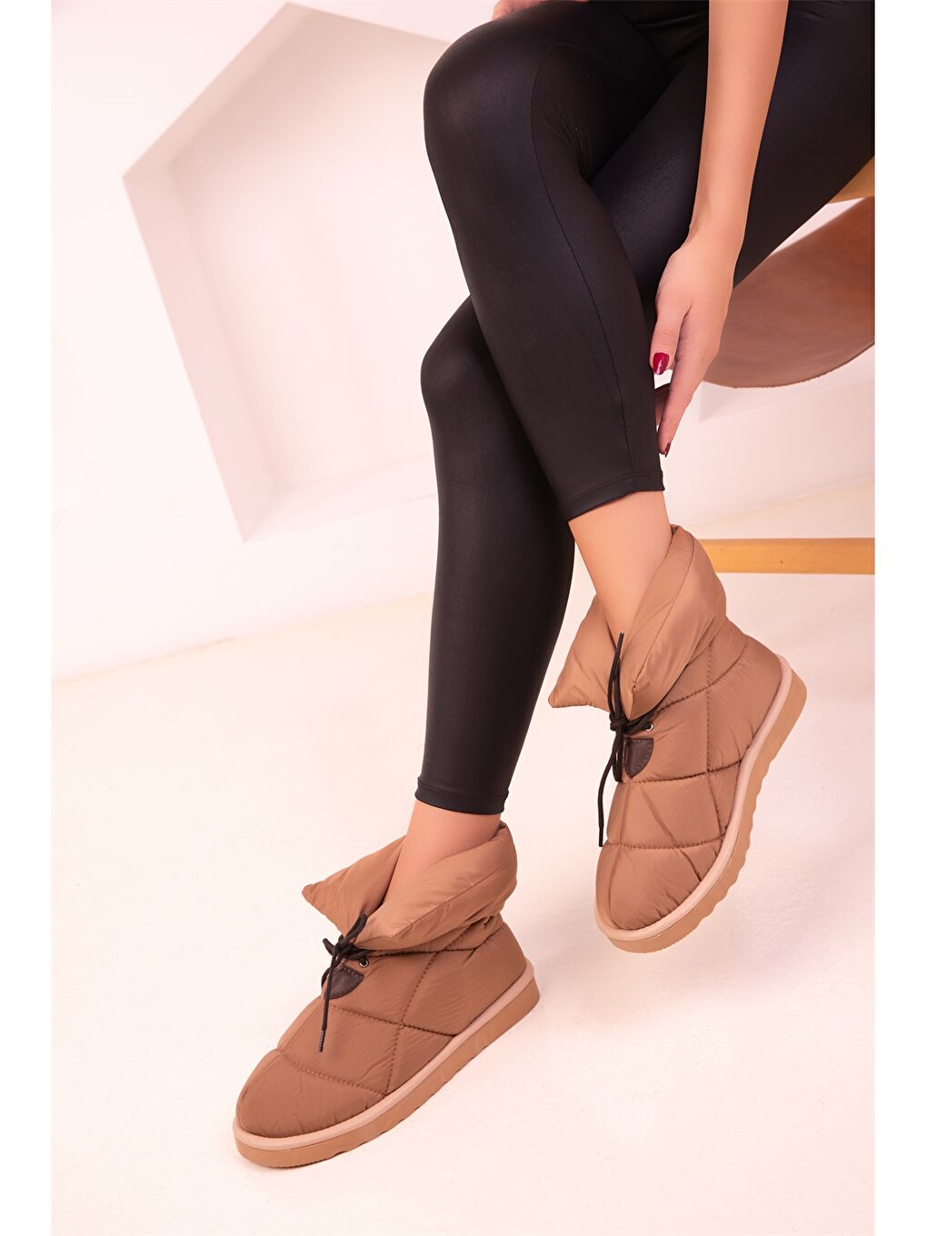 Kahverengi Paraşüt Kumaş Kendinden Desenli Kadın Bot-1