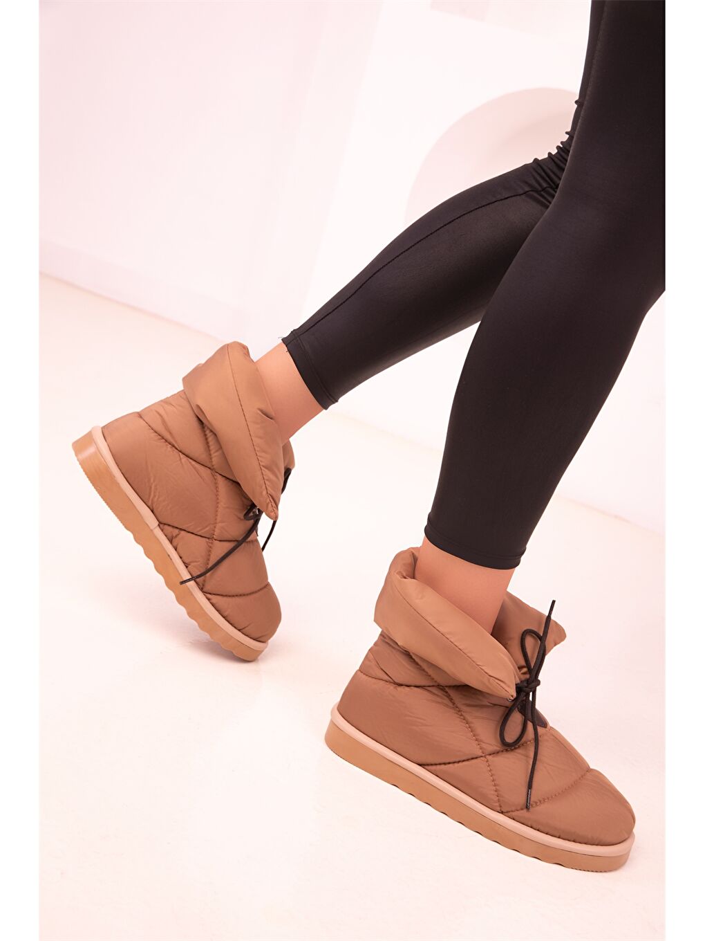 Kahverengi Paraşüt Kumaş Kendinden Desenli Kadın Bot-5