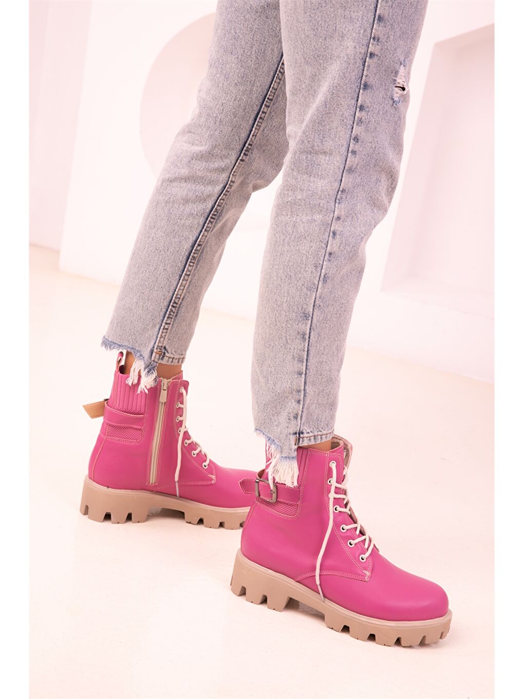 Fuşya Deri Görünümlü Fermuarlı Kadın Bot-4