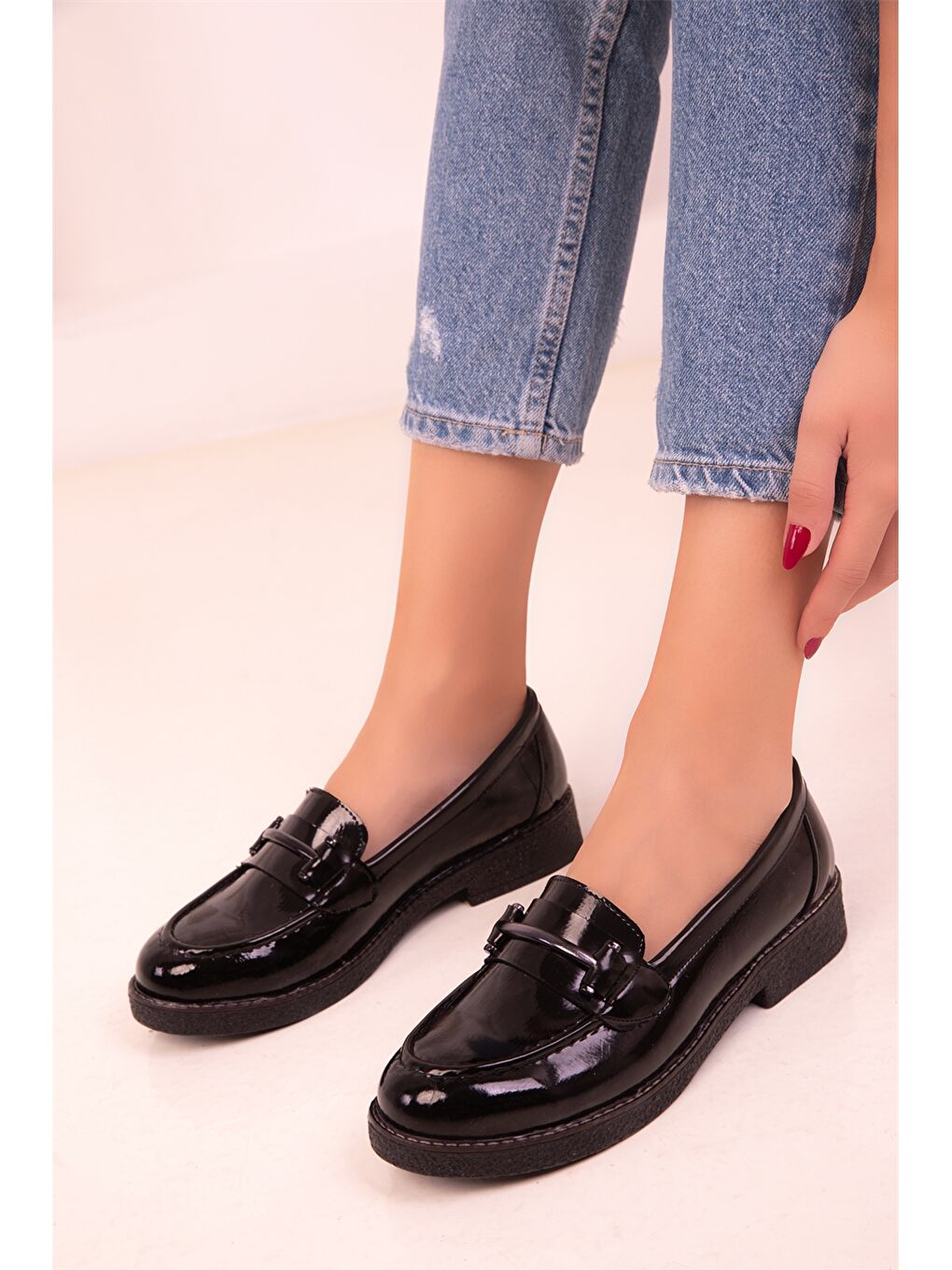 Siyah Rugan Deri Görünümlü Kadın Loafer Ayakkabı-1
