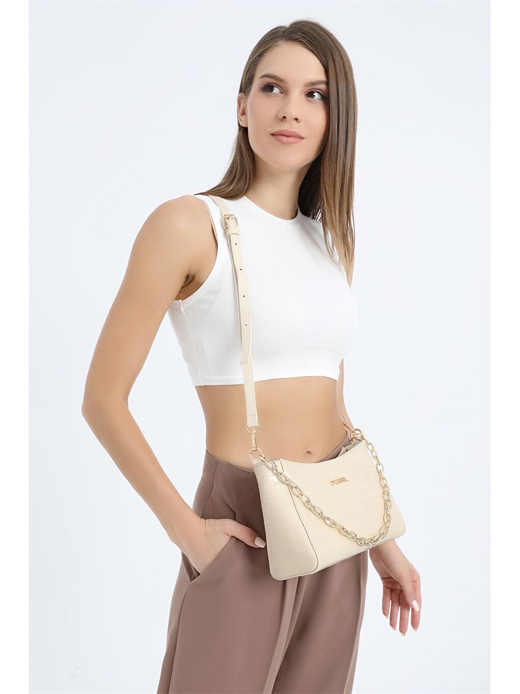 Bej Deri Görünümlü Zincir Detaylı Kadın Omuz Çantası