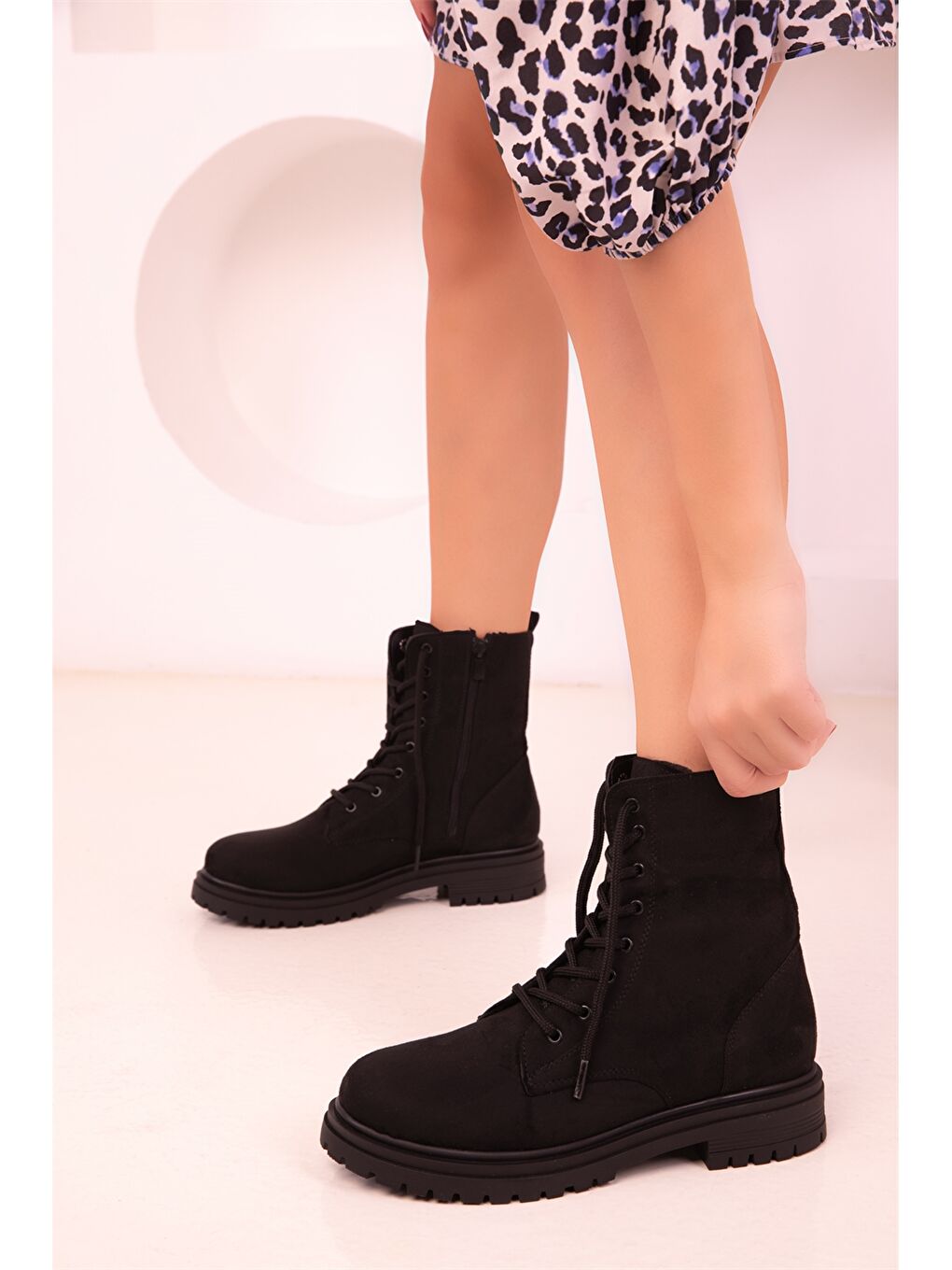 Siyah Süet Görünümlü Fermuarlı Kadın Bot-3
