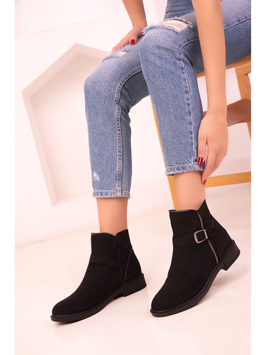 Siyah Süet Görünümlü Fermuarlı Kadın Bot-1