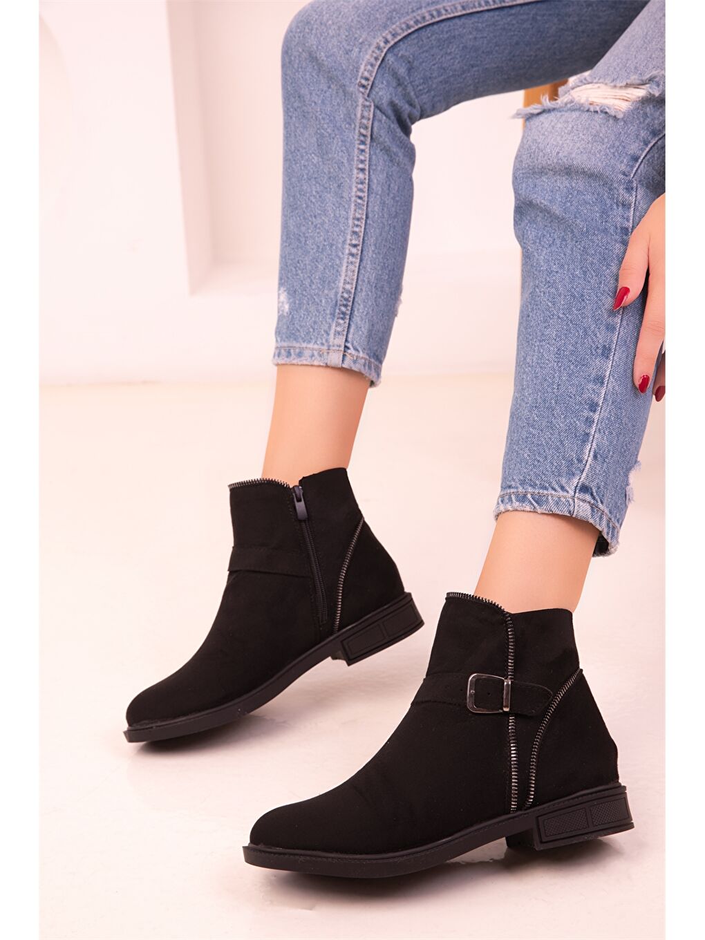 Siyah Süet Görünümlü Fermuarlı Kadın Bot-2