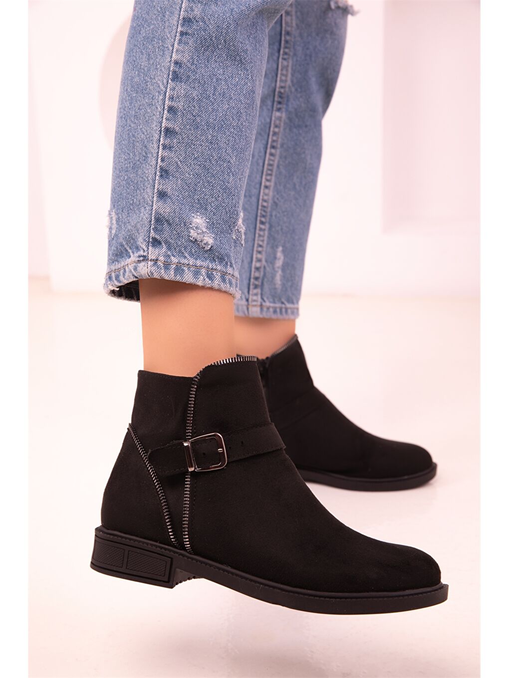 Siyah Süet Görünümlü Fermuarlı Kadın Bot-4