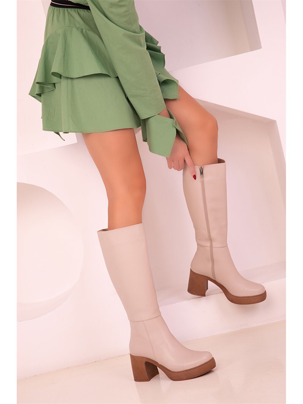 Bej Deri Görünümlü Fermuarlı Kadın Diz Altı Çizme-2