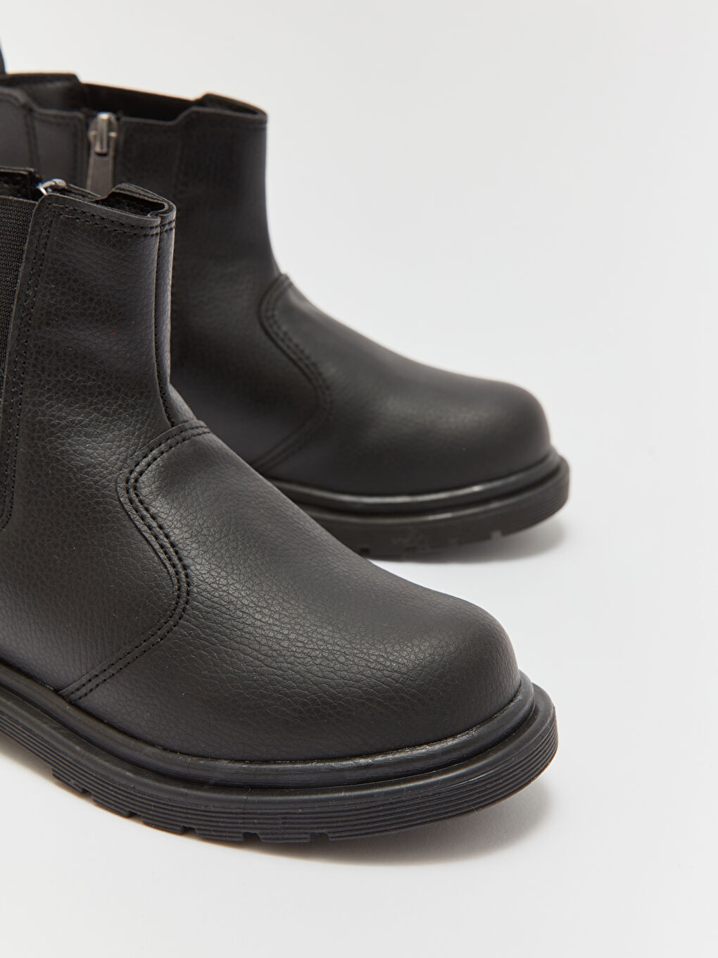 Siyah Deri Görünümlü Erkek Çocuk Bot-2