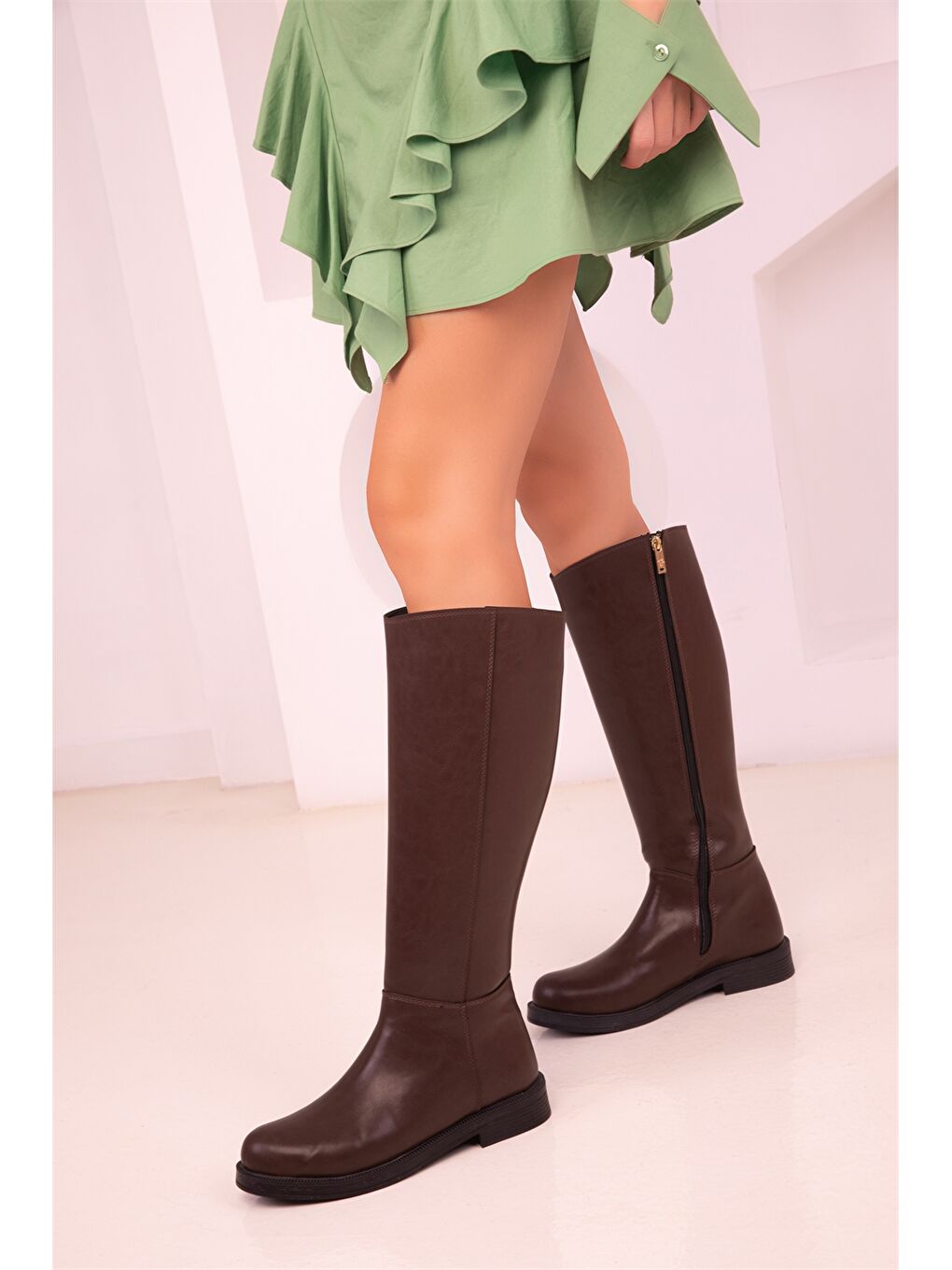 Kahverengi Deri Görünümlü Fermuarlı Kadın Diz Altı Çizme-4