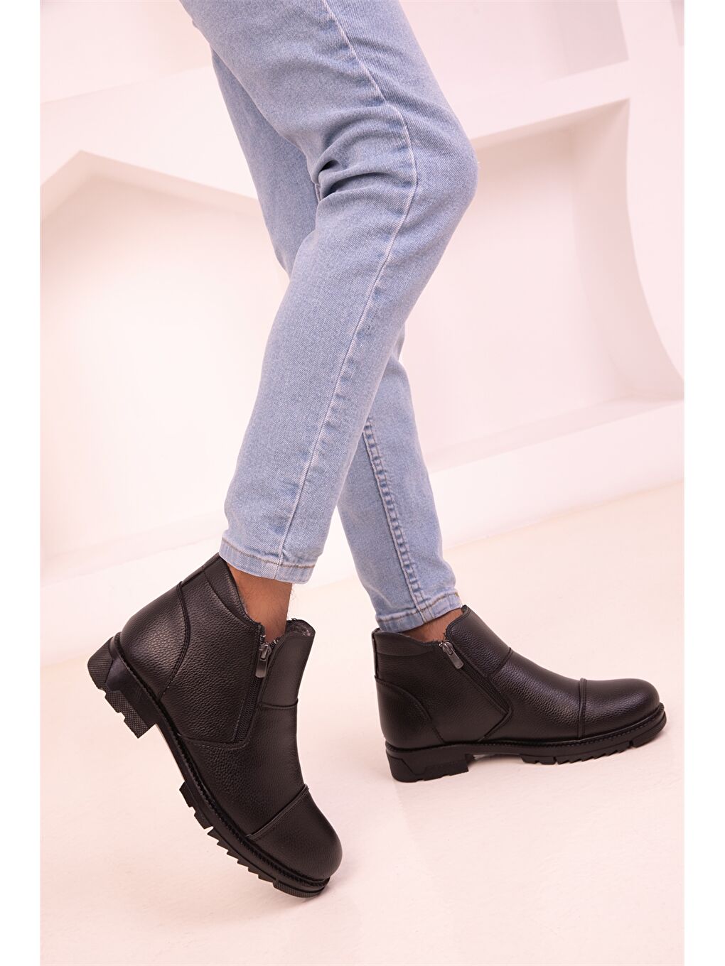 Siyah Deri Görünümlü Fermuarlı Erkek Bot-1