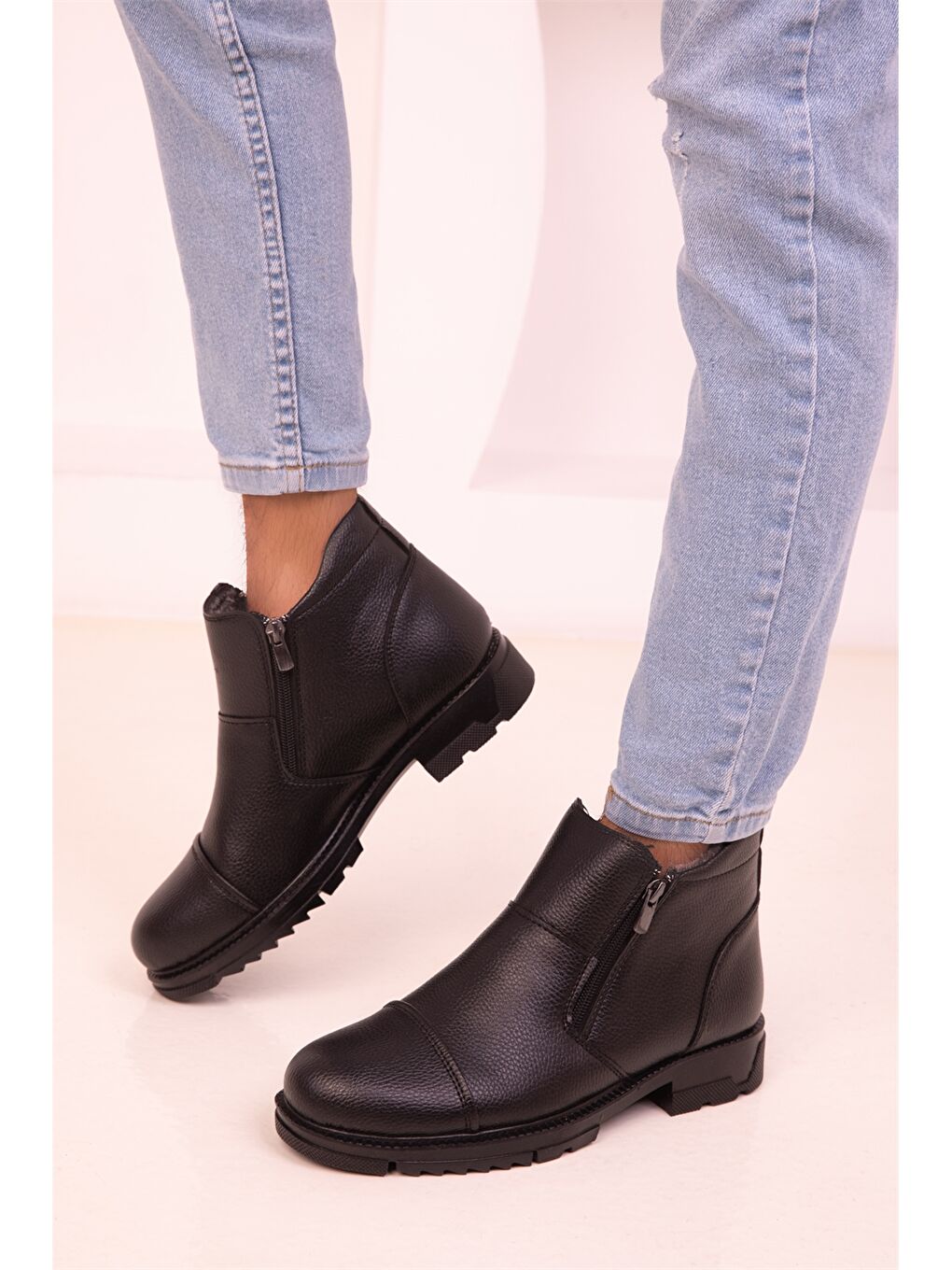 Siyah Deri Görünümlü Fermuarlı Erkek Bot-2