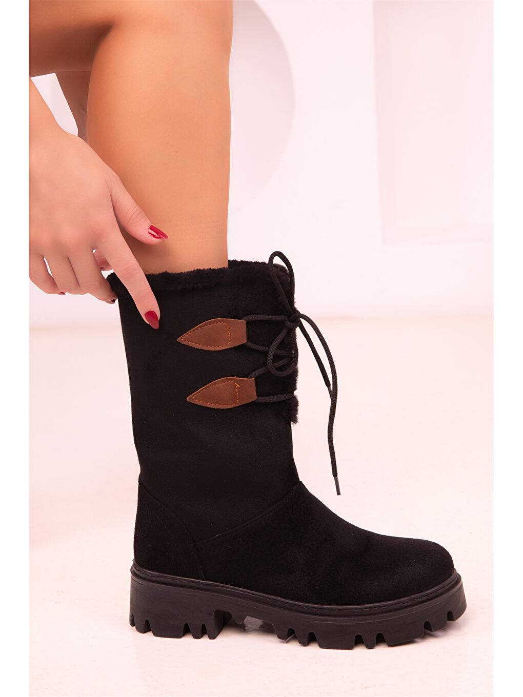 Siyah Süet Görünümlü Bağcıklı Kadın Bot-3