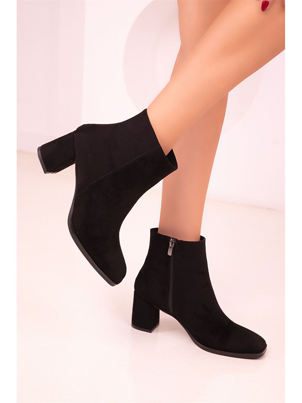 Siyah Süet Görünümlü Fermuarlı Kadın Bot-1
