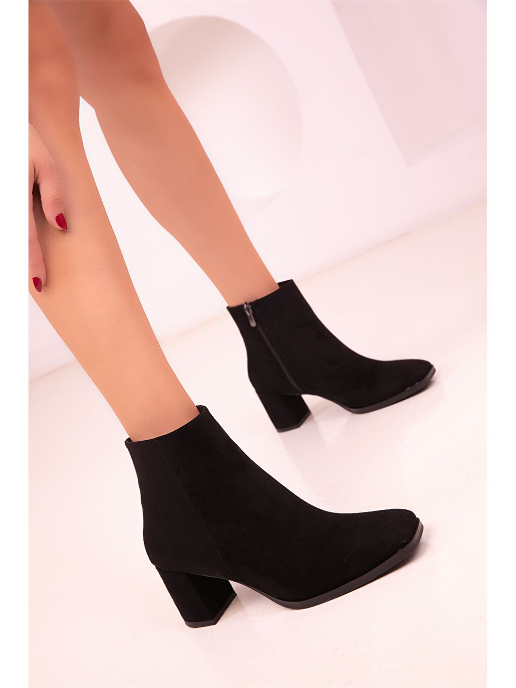 Siyah Süet Görünümlü Fermuarlı Kadın Bot-2