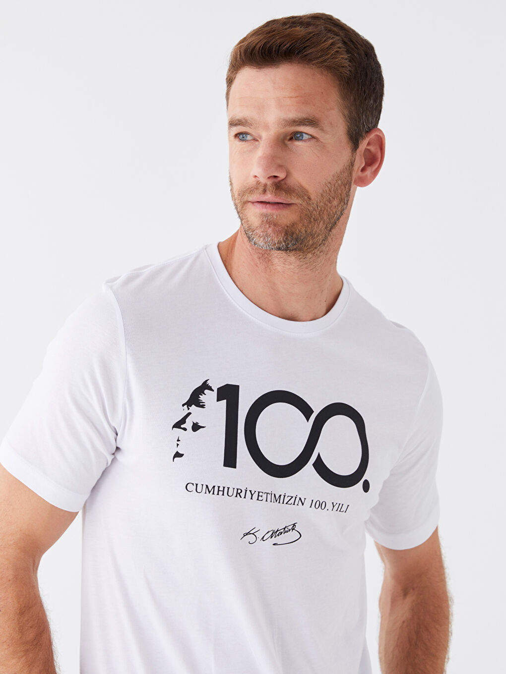 Beyaz Bisiklet Yaka Kısa Kollu 100.Yıl Atatürk Baskılı Erkek Tişört