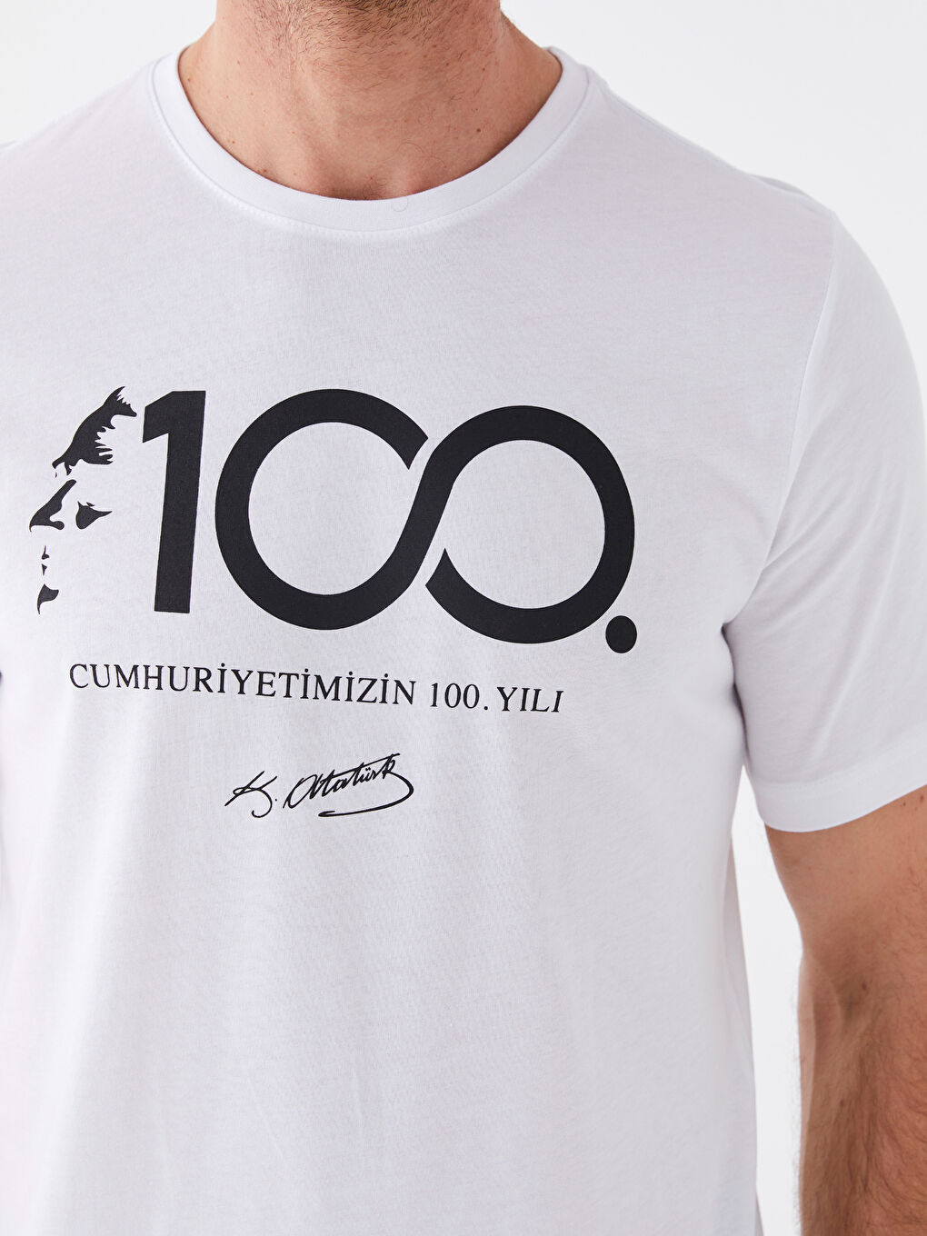 Beyaz Bisiklet Yaka Kısa Kollu 100.Yıl Atatürk Baskılı Erkek Tişört-3