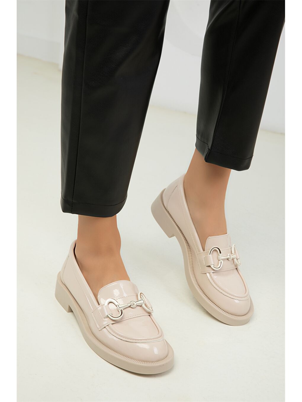 Bej Rugan Deri Görünümlü Kadın Loafer Ayakkabı-1