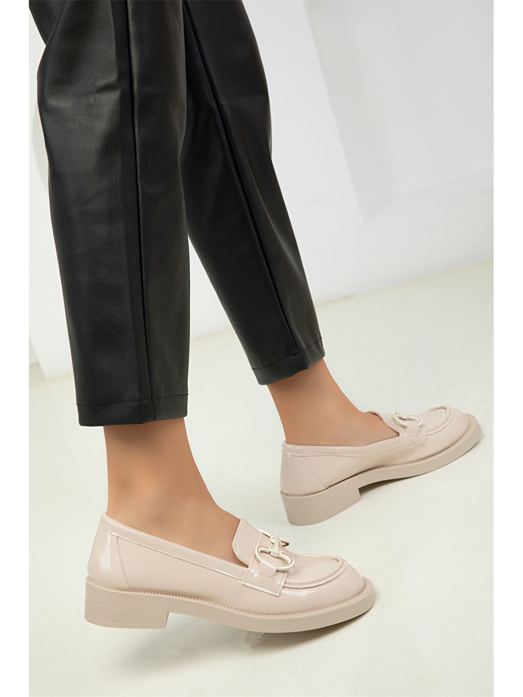 Bej Rugan Deri Görünümlü Kadın Loafer Ayakkabı-2
