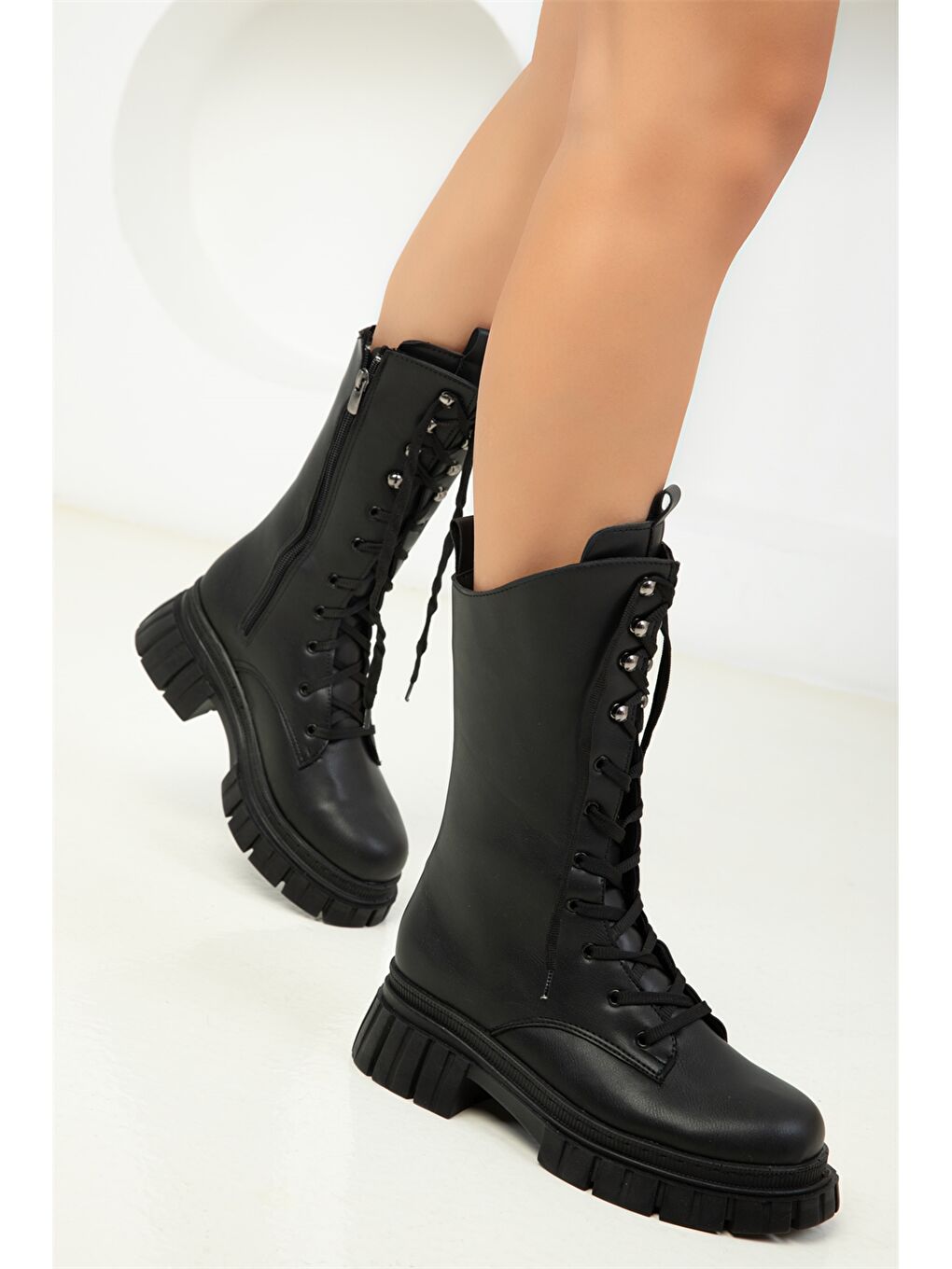 Siyah Deri Görünümlü Fermuarlı Kadın Diz Altı Çizme-1