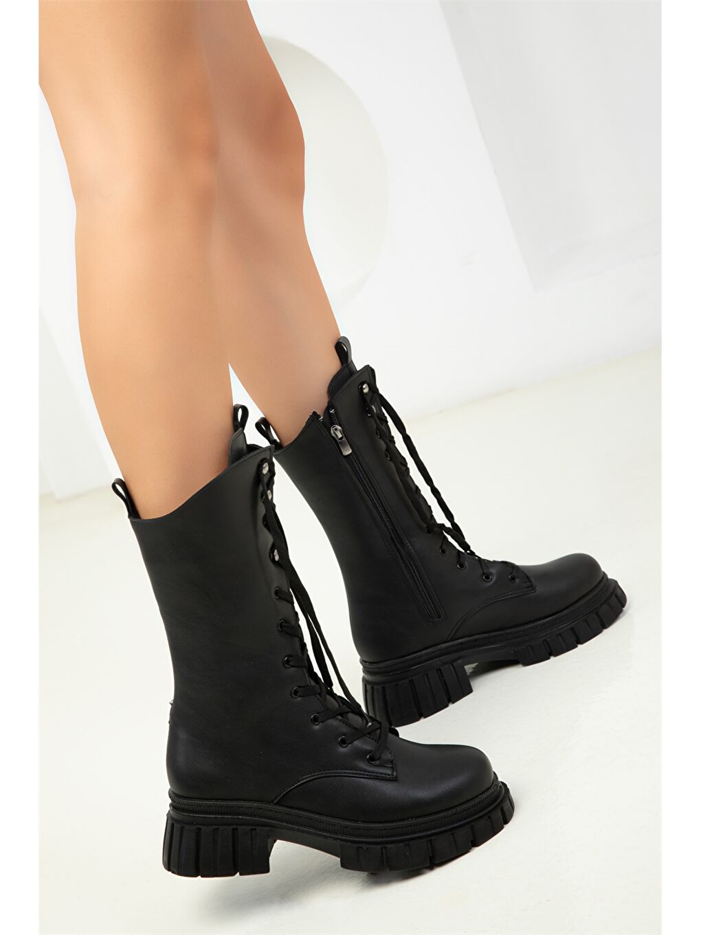 Siyah Deri Görünümlü Fermuarlı Kadın Diz Altı Çizme-2