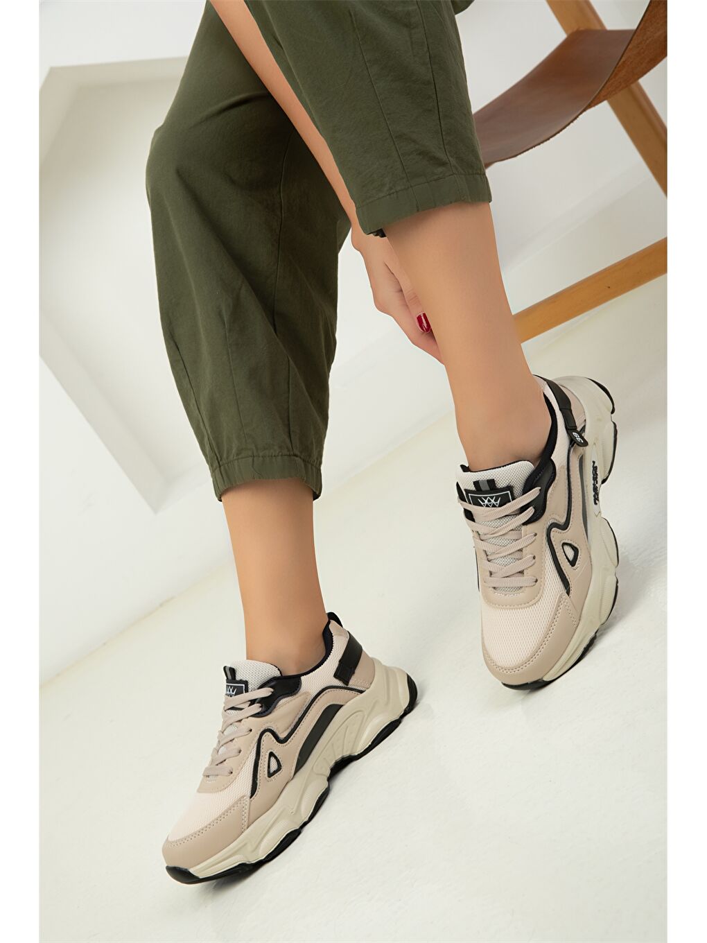 Siyah Deri Görünümlü Renk Bloklu Kadın Aktif Spor Ayakkabı