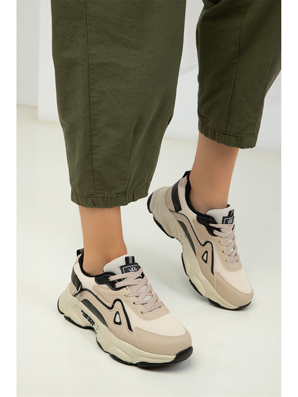 Siyah Deri Görünümlü Renk Bloklu Kadın Aktif Spor Ayakkabı-2