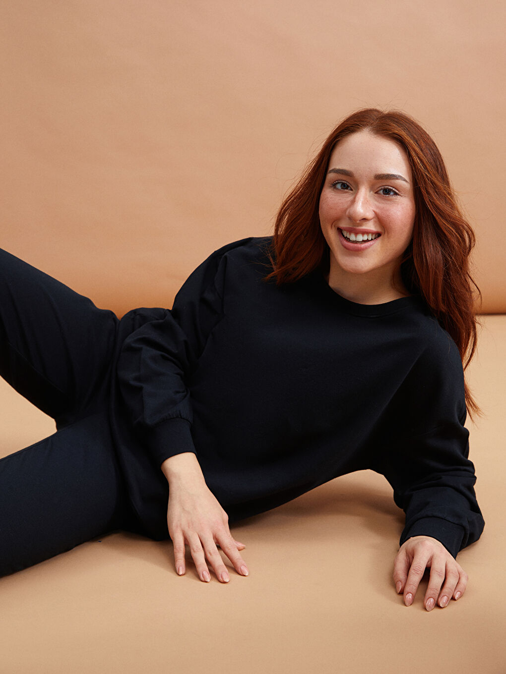 Siyah Petite Bisiklet Yaka Düz Uzun Kollu Kadın Sweatshirt