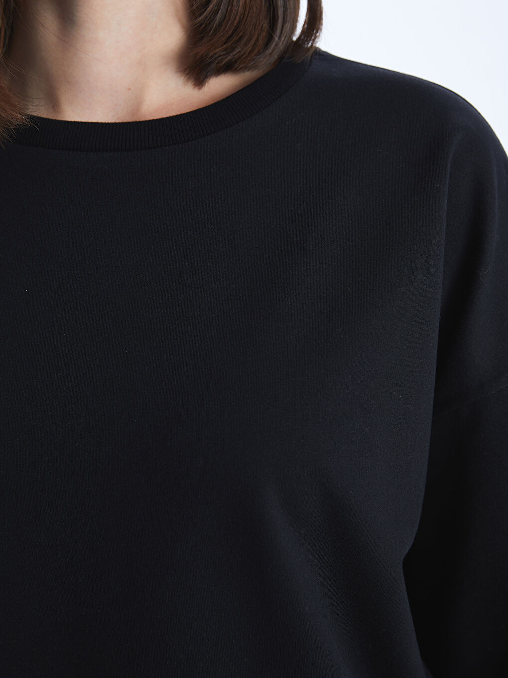 Siyah Bisiklet Yaka Düz Uzun Kollu Kadın Sweatshirt-3