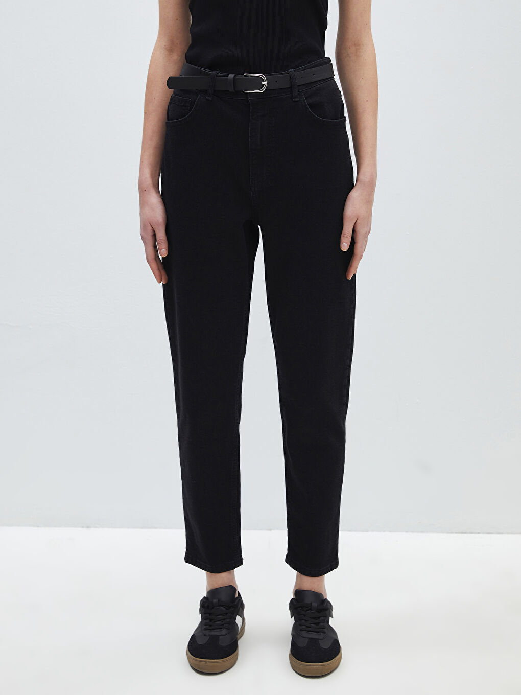 Belted Mom Fit Women's Jeans-3