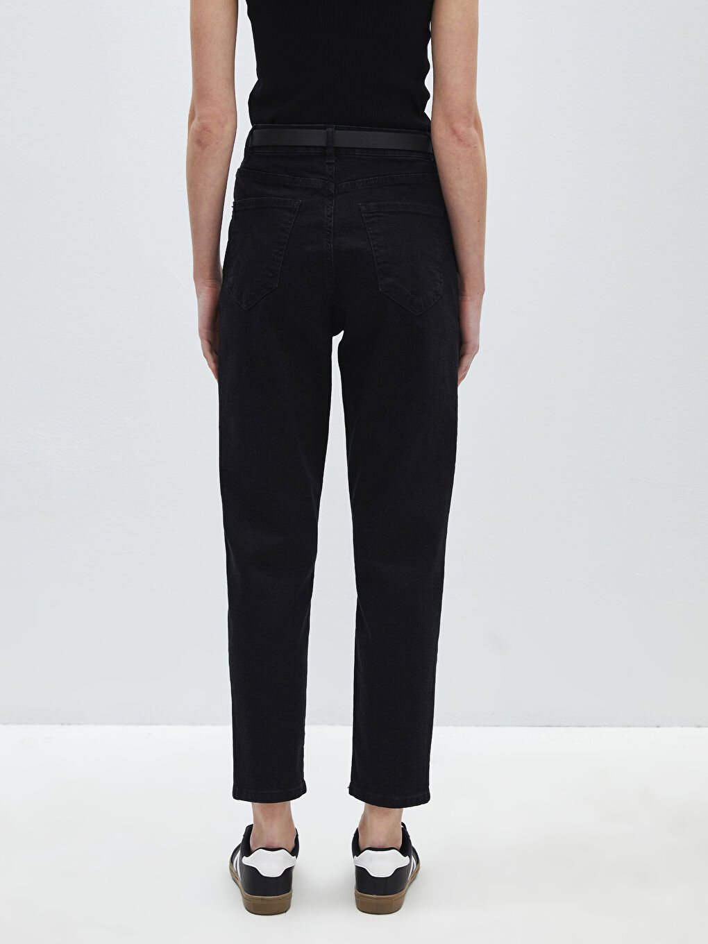 Belted Mom Fit Women's Jeans-4