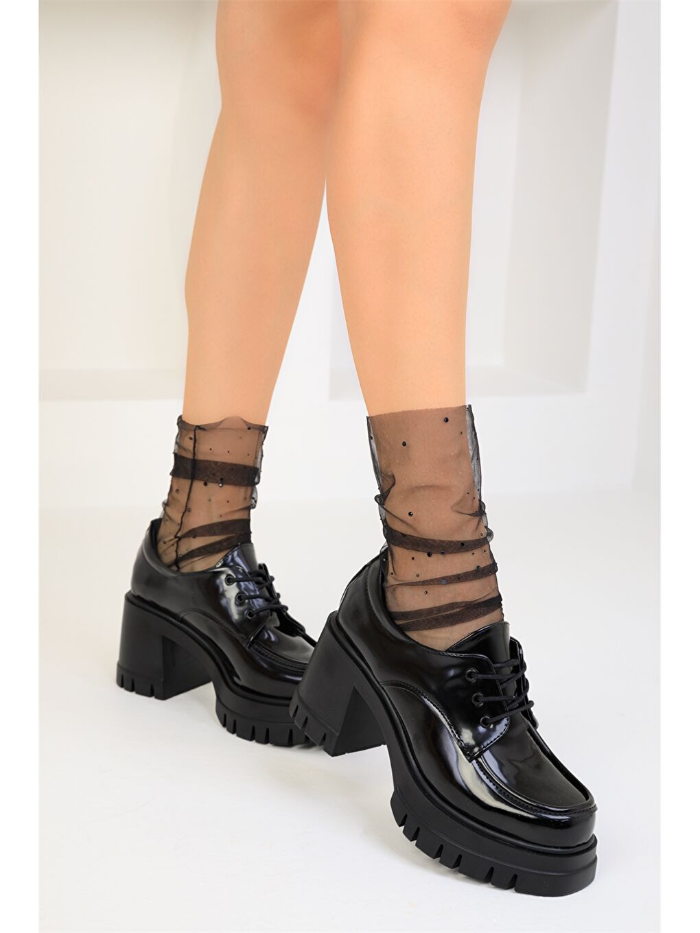 Siyah Rugan Deri Görünümlü Topuklu Kadın Oxford Ayakkabı-2