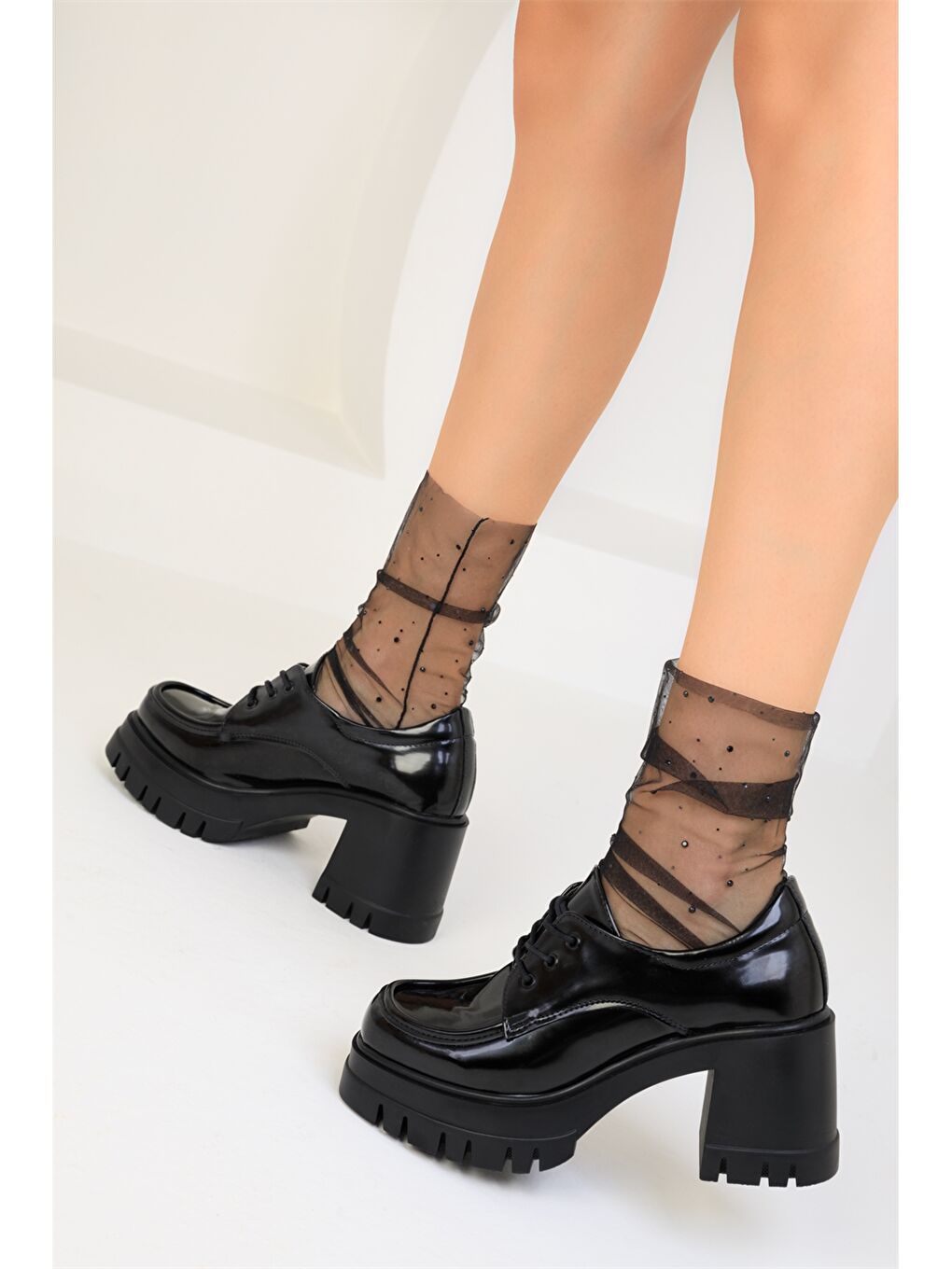 Siyah Rugan Deri Görünümlü Topuklu Kadın Oxford Ayakkabı-3