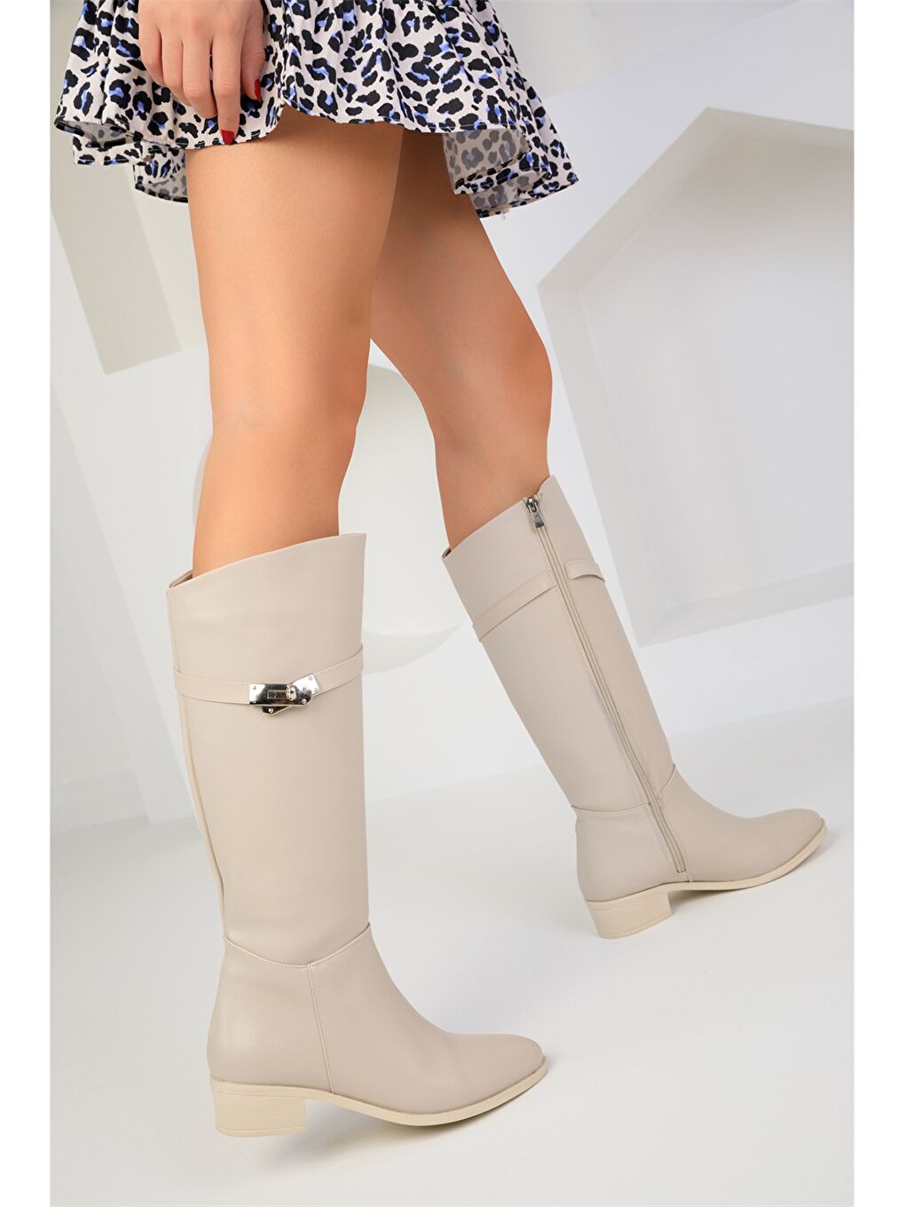 Bej Deri Görünümlü Fermuarlı Kadın Diz Altı Çizme-2