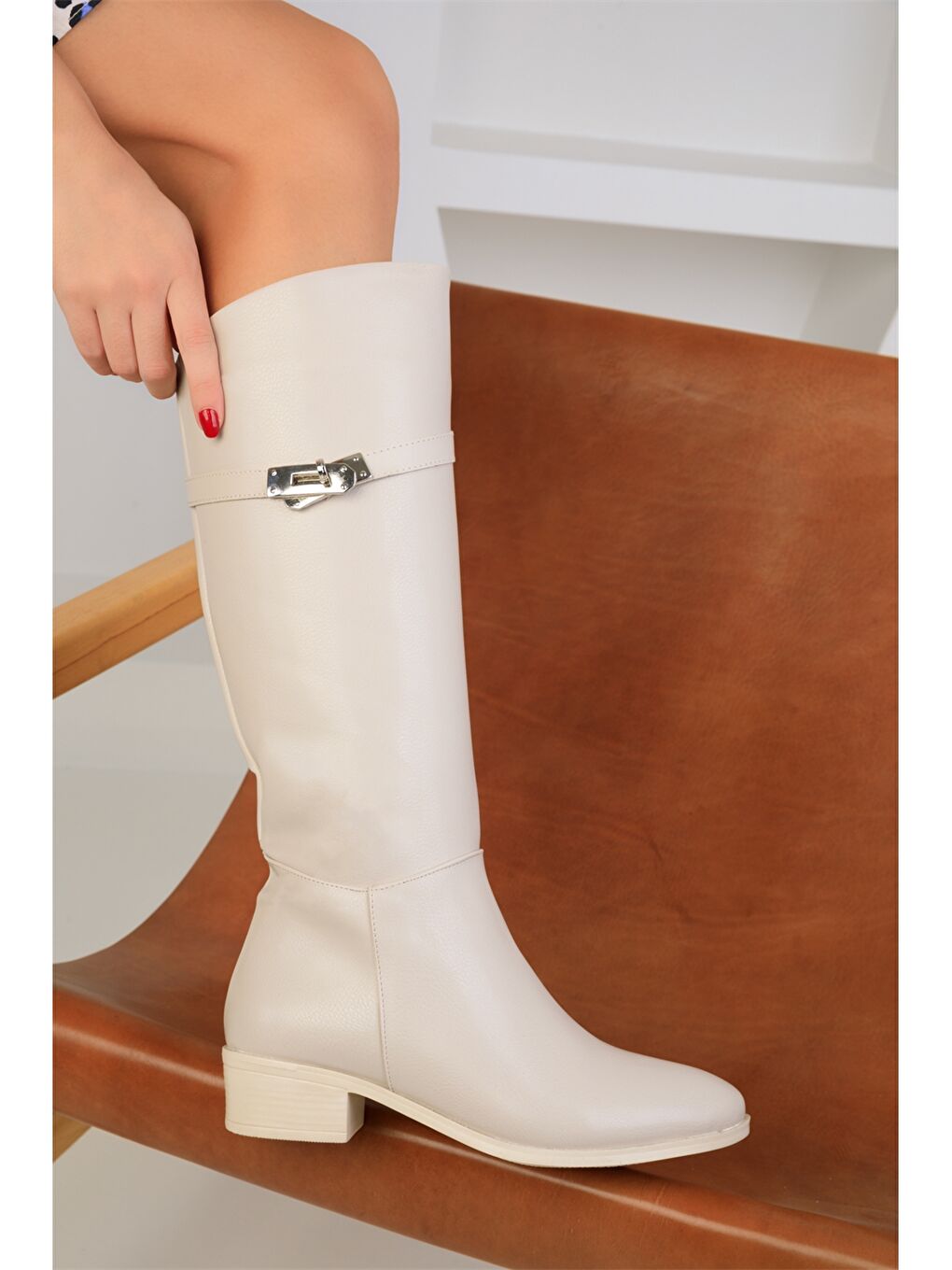 Bej Deri Görünümlü Fermuarlı Kadın Diz Altı Çizme-3