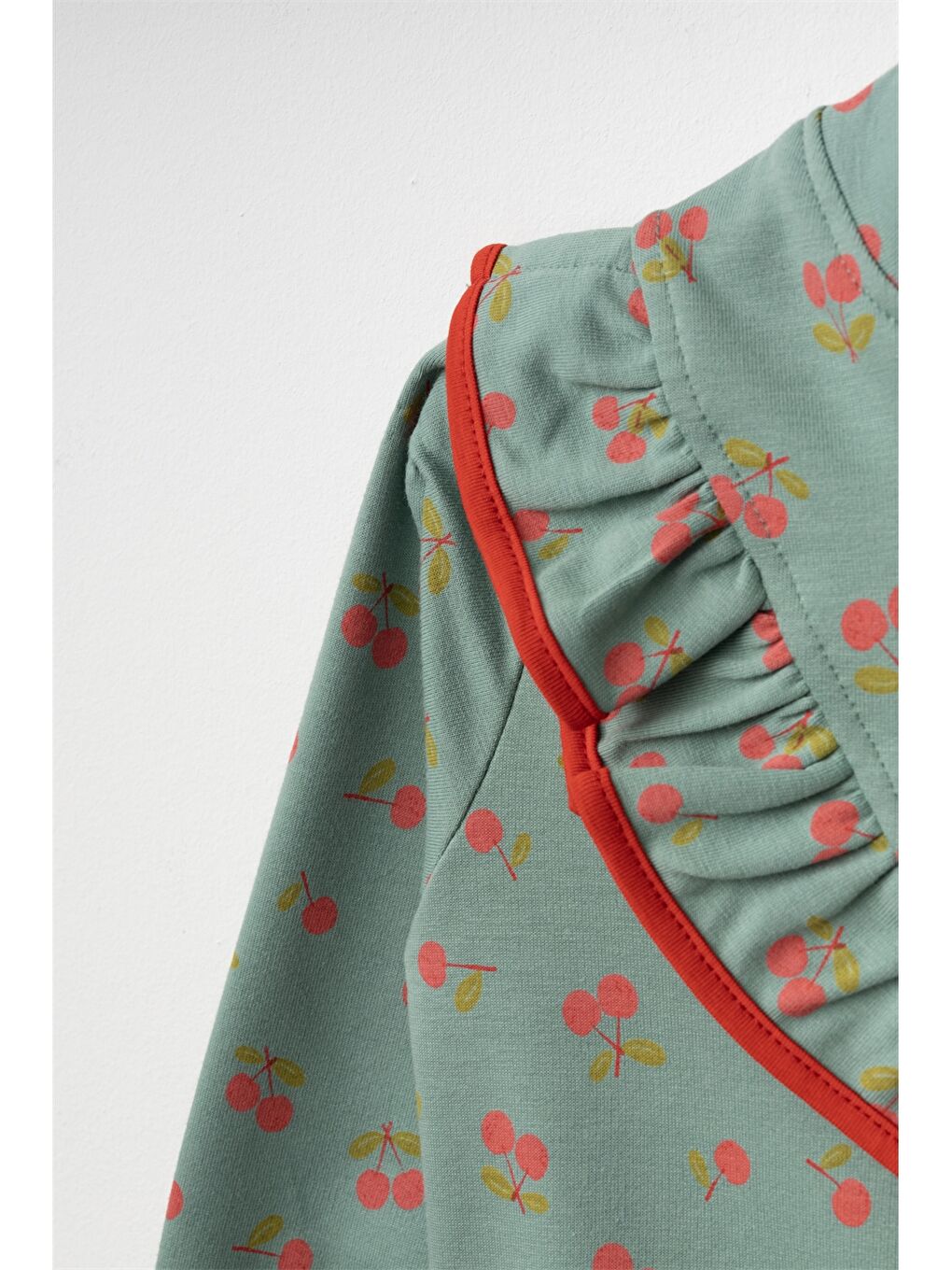 Yeşil Kiraz Desenli Fırfırlı Kız Bebek Hırka-1