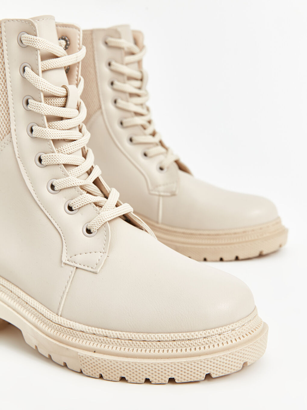 Bej Bağcıklı Deri Görünümlü Kadın Bot-2