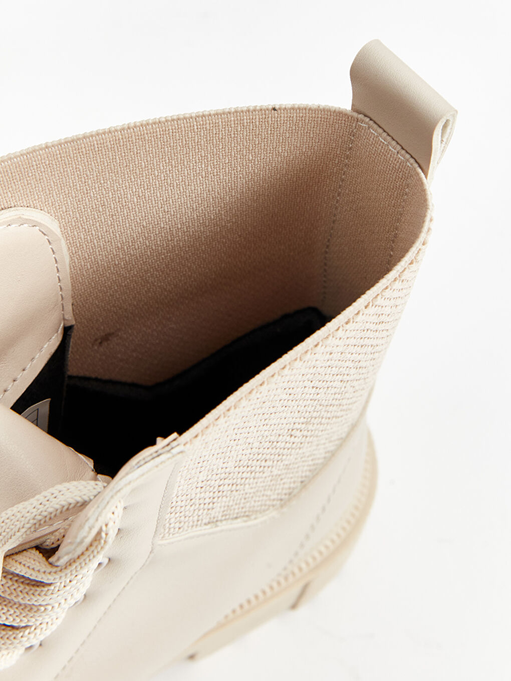 Bej Bağcıklı Deri Görünümlü Kadın Bot-3