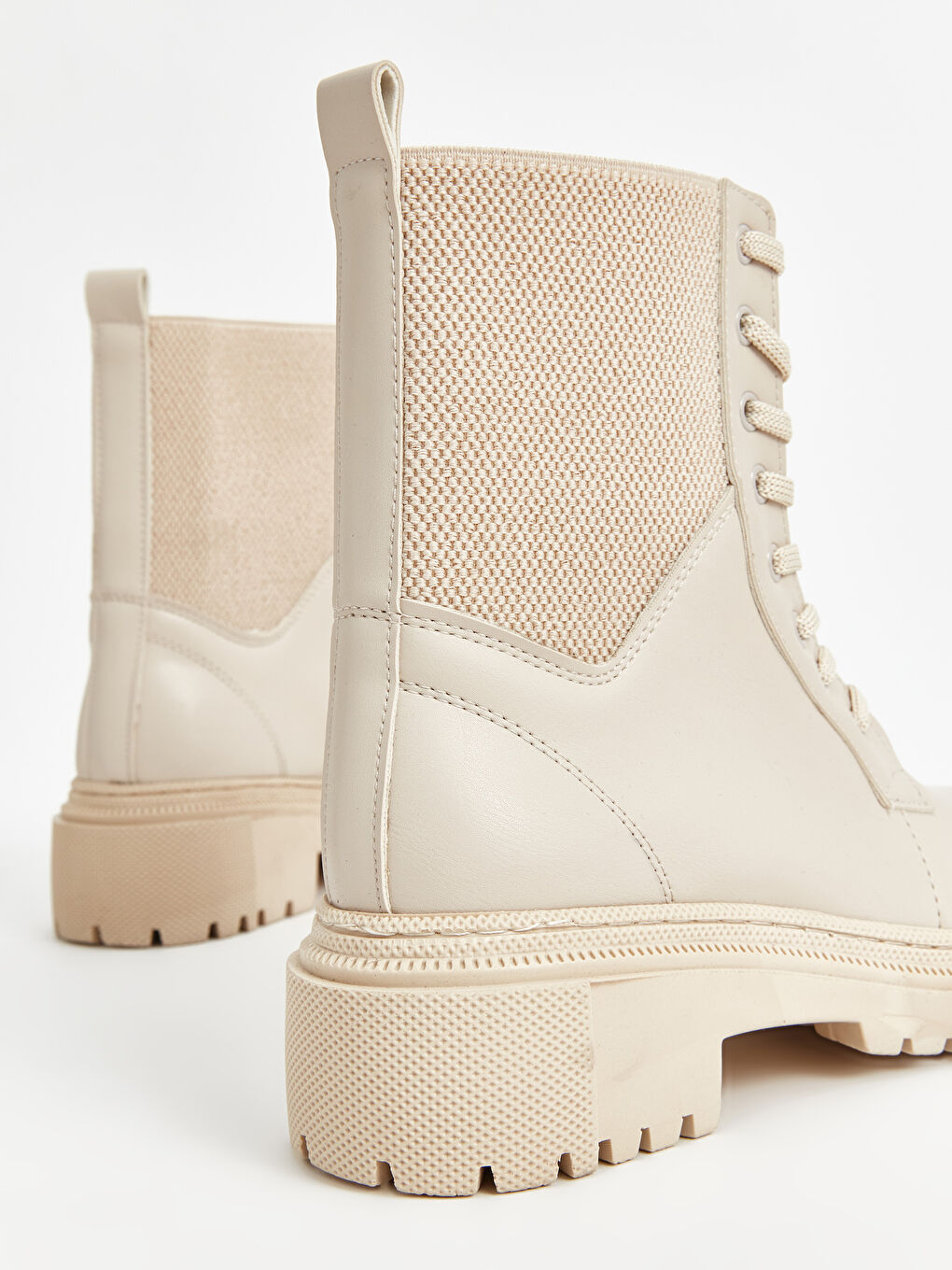 Bej Bağcıklı Deri Görünümlü Kadın Bot-5