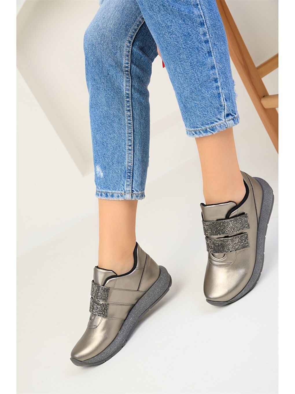 Gri Cırt Cırtlı Kadın Spor Ayakkabı-3