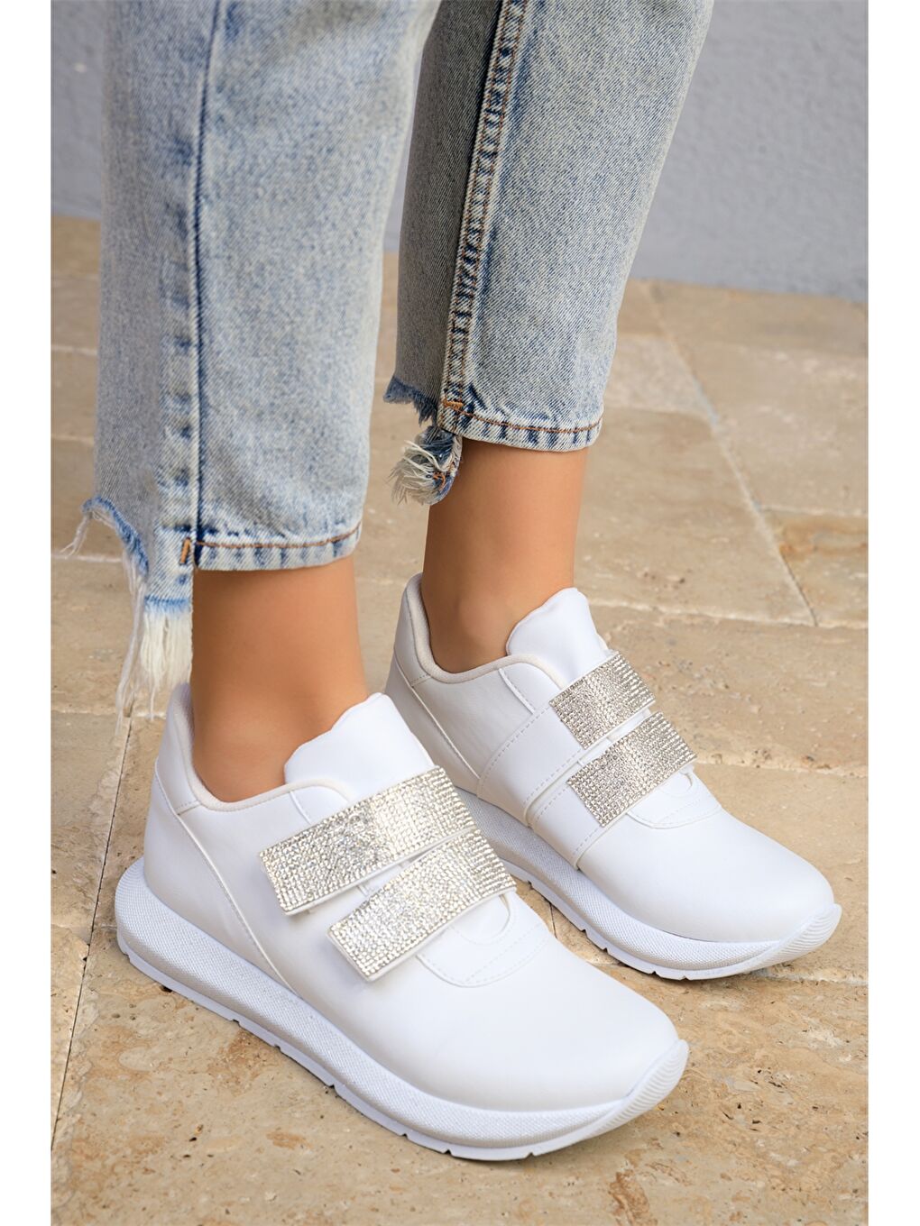 Beyaz Cırt Cırtlı Kadın Spor Ayakkabı-1