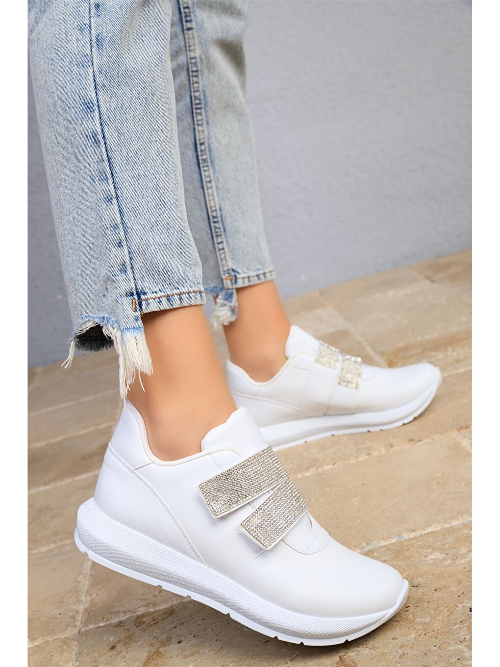 Beyaz Cırt Cırtlı Kadın Spor Ayakkabı-2
