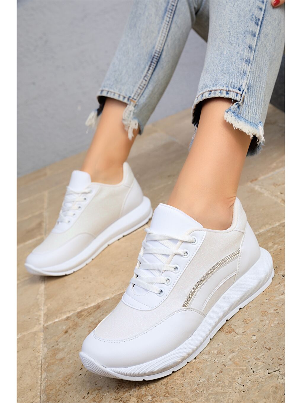 Beyaz Bağcıklı Kadın Spor Ayakkabı-3