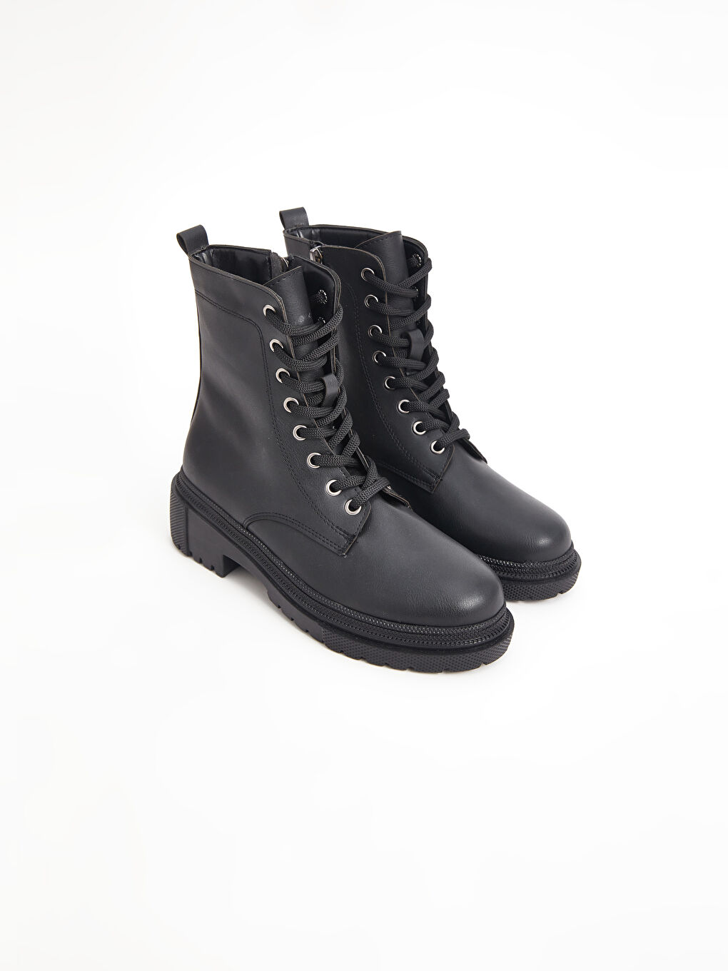 Siyah Bağcıklı ve Fermuarlı Kadın Bot