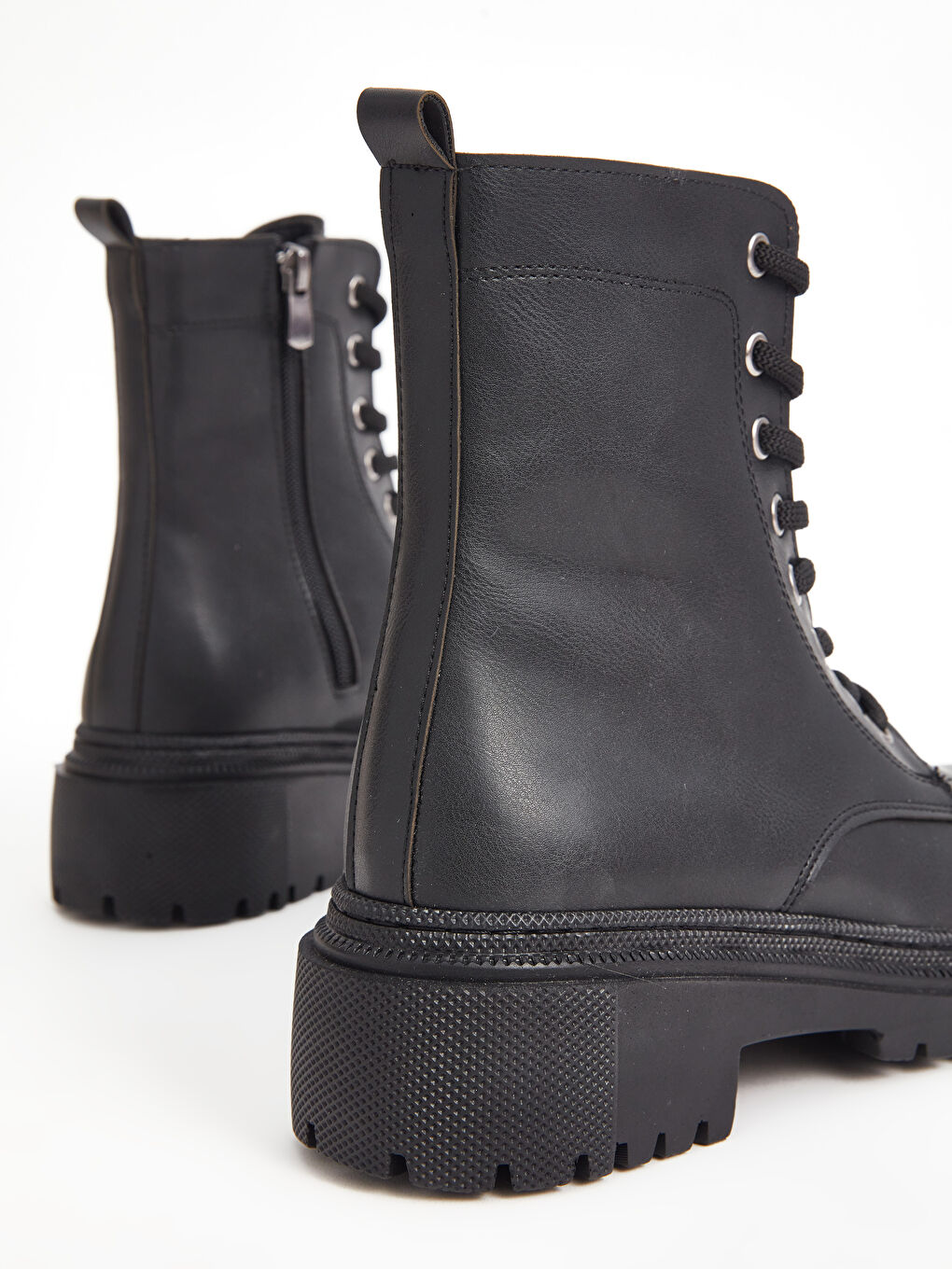 Siyah Bağcıklı ve Fermuarlı Kadın Bot-6