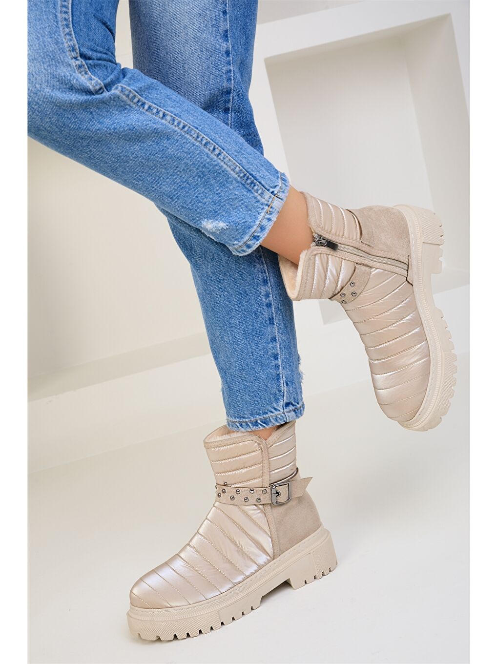 Bej Kalın Taban Toka Detaylı Kadın Bot