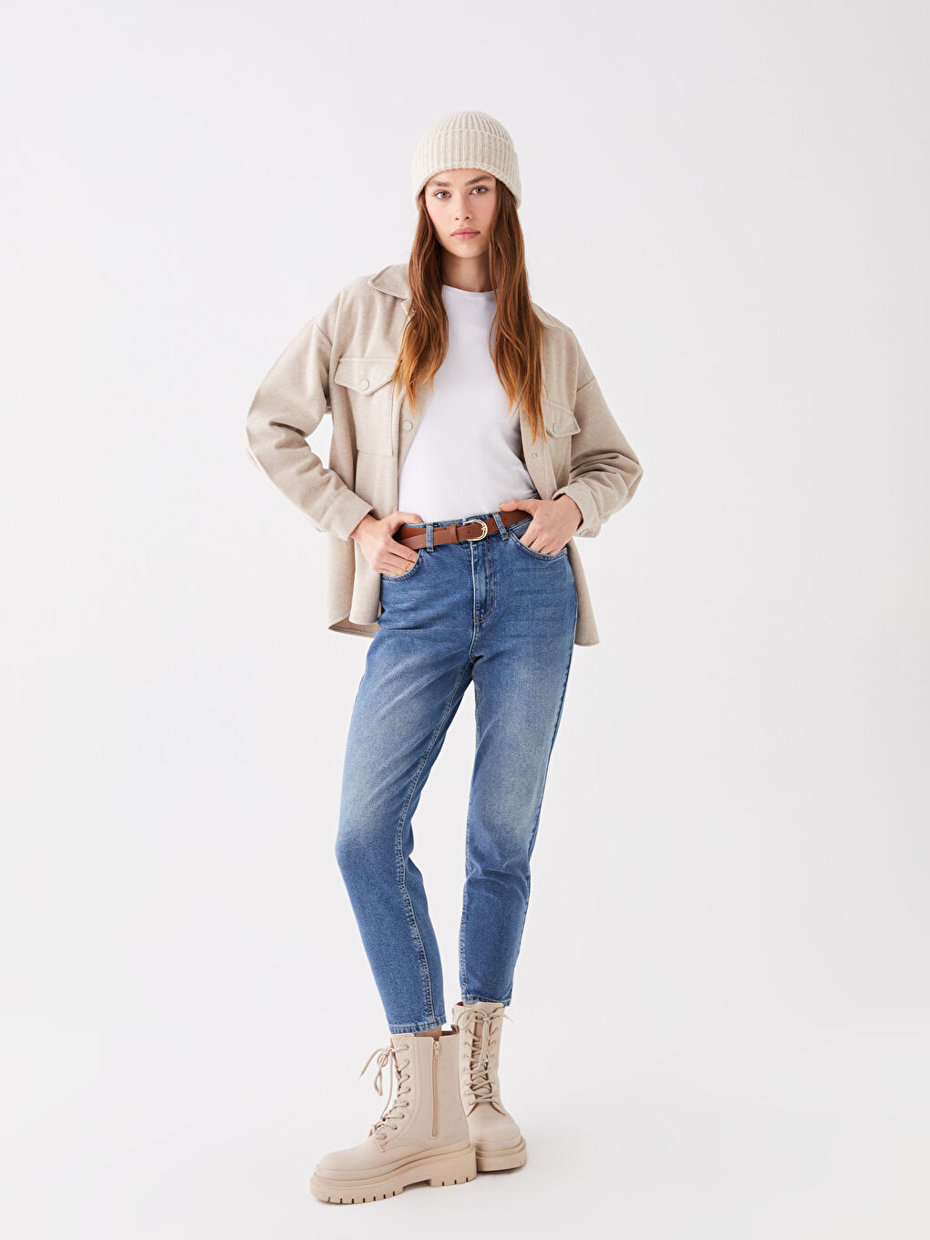 İndigo Beli Kemerli Mom Fit Kadın Jean Pantolon