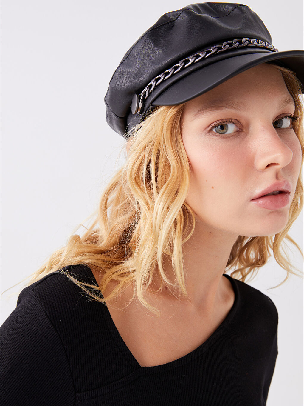 LCW ACCESSORIES Leather Look Chain Detailed Women's Sailor Hat -W5CJ12Z8-RQL