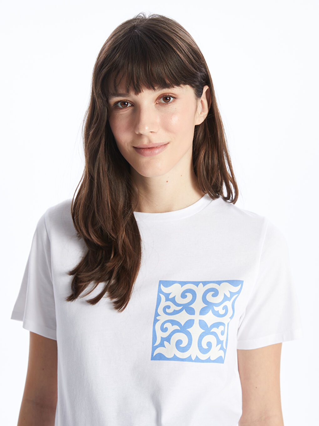 Beyaz Bisiklet Yaka Baskılı Kadın Tişört-1